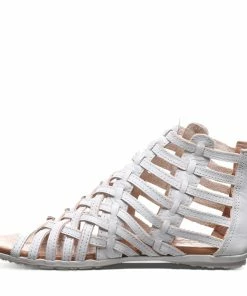 Bearpaw Juanita White